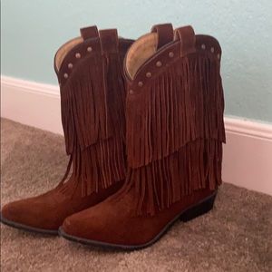 Girls youth size 4 Fringe Smokey Mountain Boots.